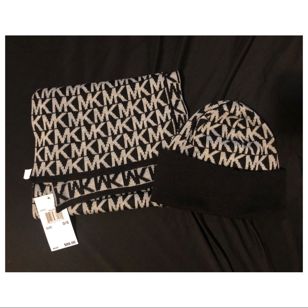 MICHAEL KORS NEVER WORN SCARF AND HAT